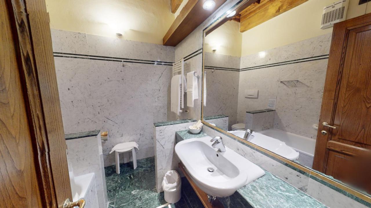 Camera Comfort Matrimoniale/Doppia con Letti Singoli con Vista Città